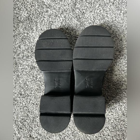 Naturalizer Black Leather Loafers with Chain Accent - Picture 3 of 4